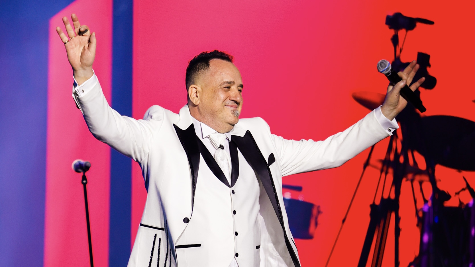 Nevjerojatna noć u rasprodanoj Areni Zagreb: Neno Belan oduševio maratonskim koncertom, publika plesala do posljednje note!