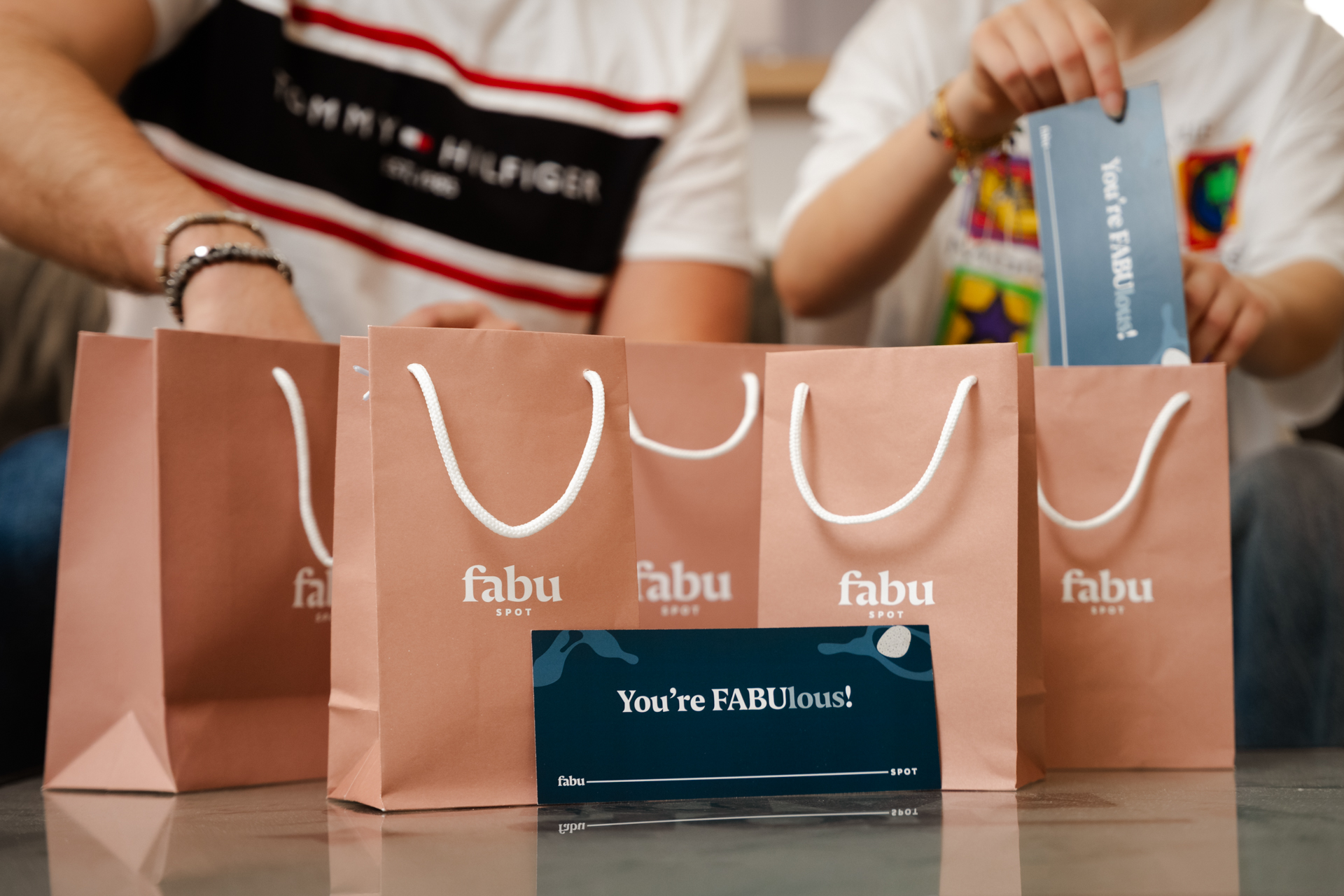 Prepoznaj hit, budi najbrži i osvoji poklon paket by FABU SPOT